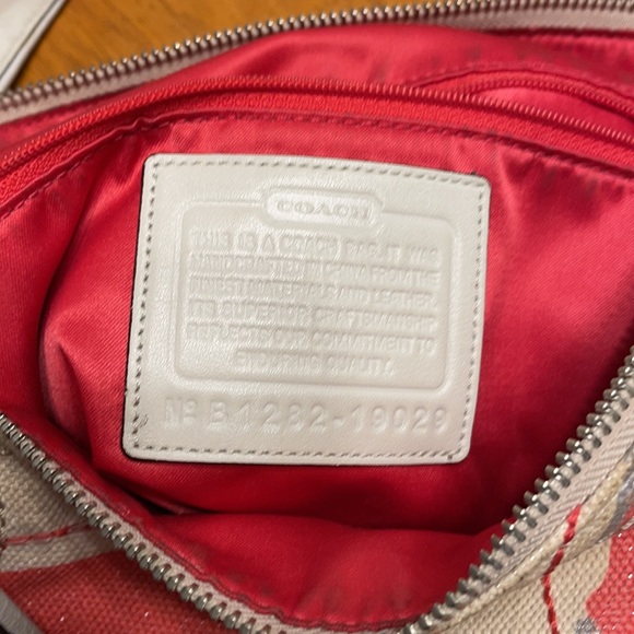 Authentic Coach handbag - Picture 5 of 8